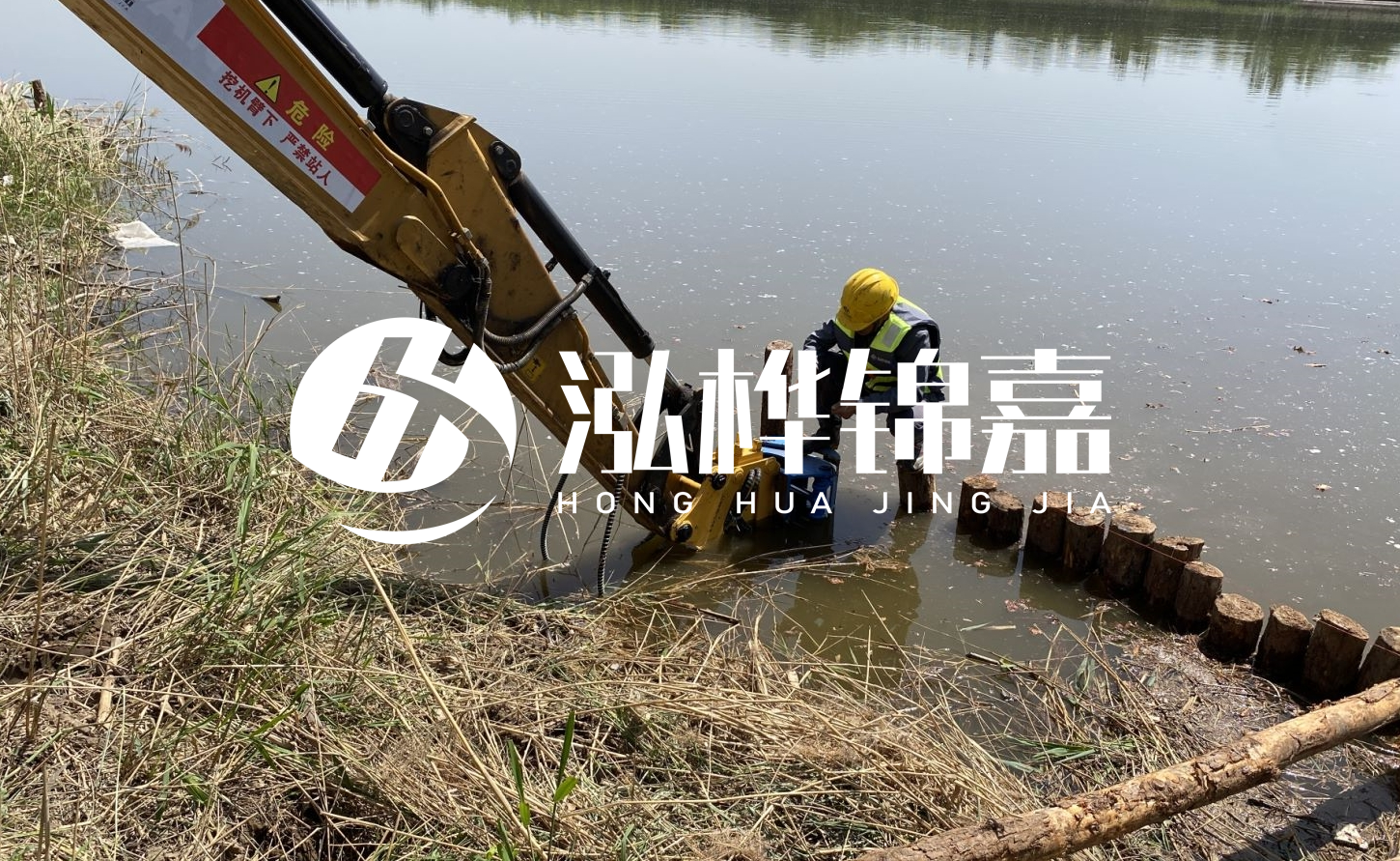 護(hù)坡樁選擇松木樁還是杉木？
