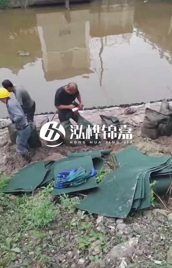 鄭州專業(yè)挖機打木樁-地基加固中挖機打木樁的優(yōu)勢？