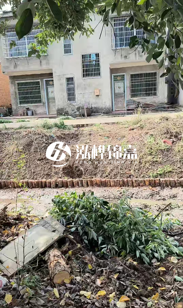 漳州挖機(jī)打木樁專業(yè)施工-挖機(jī)打木樁在狹窄河道邊怎么操作？