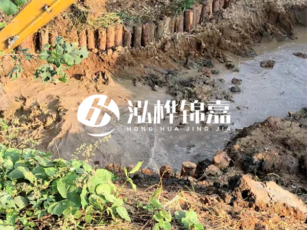 湖南防汛木樁批發(fā)廠家泓樺錦嘉 - 防洪木樁的作用是什么？?